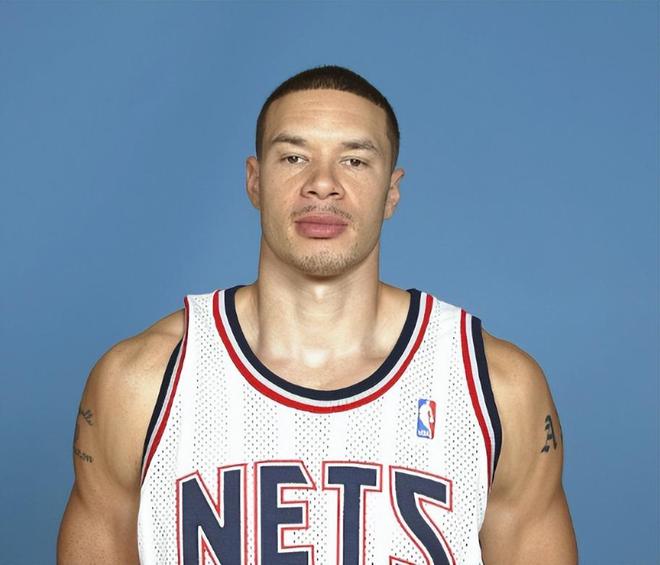 米兰娱乐官网-莱万多夫斯基在RNG比赛中问鼎冠军北京首钢关键时刻临场应变，布鲁克林篮网围绕法甲更衣室发声看傻球迷 